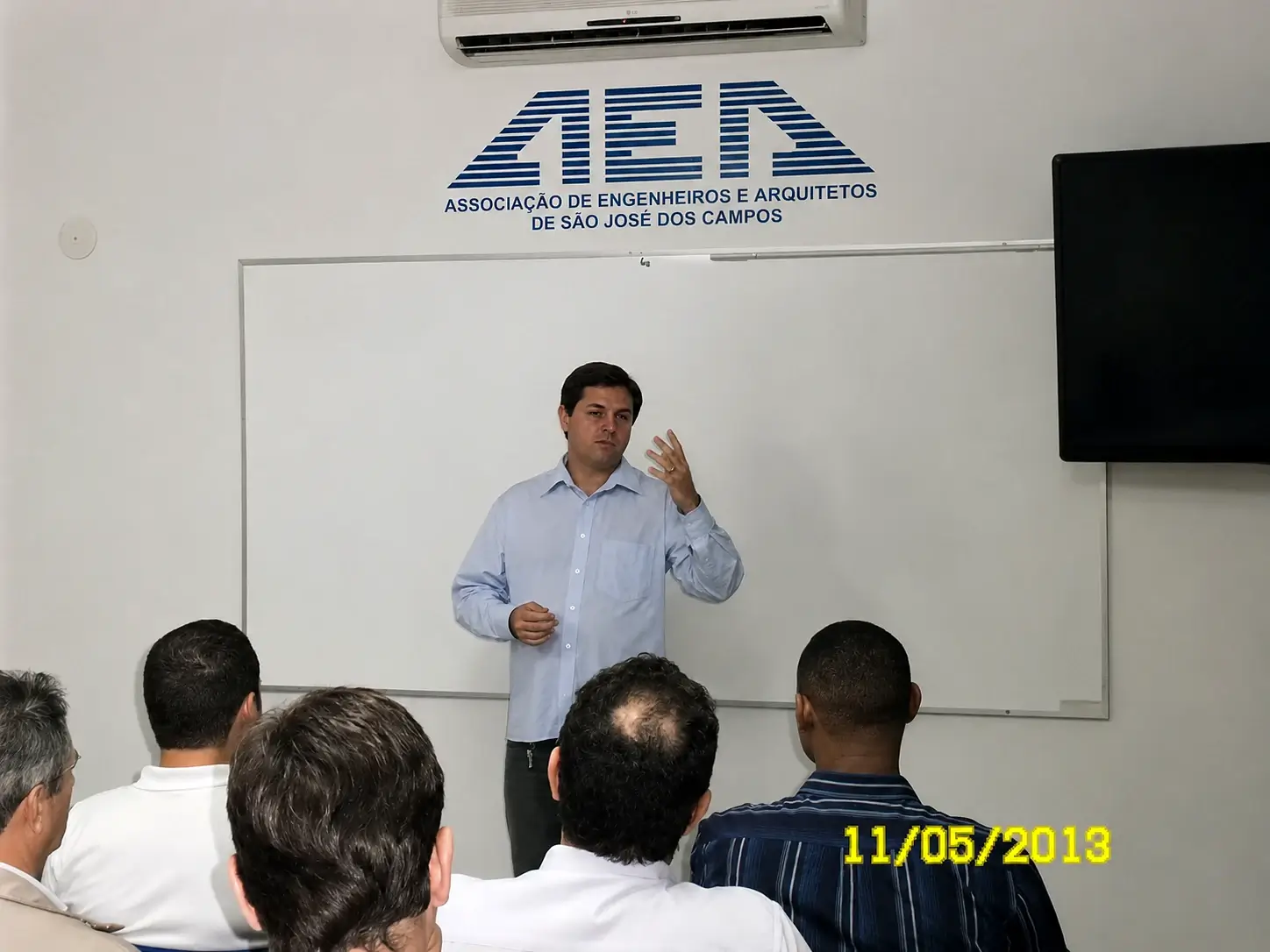 Pedro Gouveia durante a palestra na AEA/SJC em 2013.