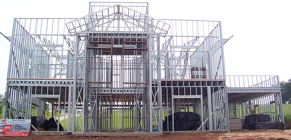 Estrutura em Light Steel Framing da residência do Paratehy durante a execução.