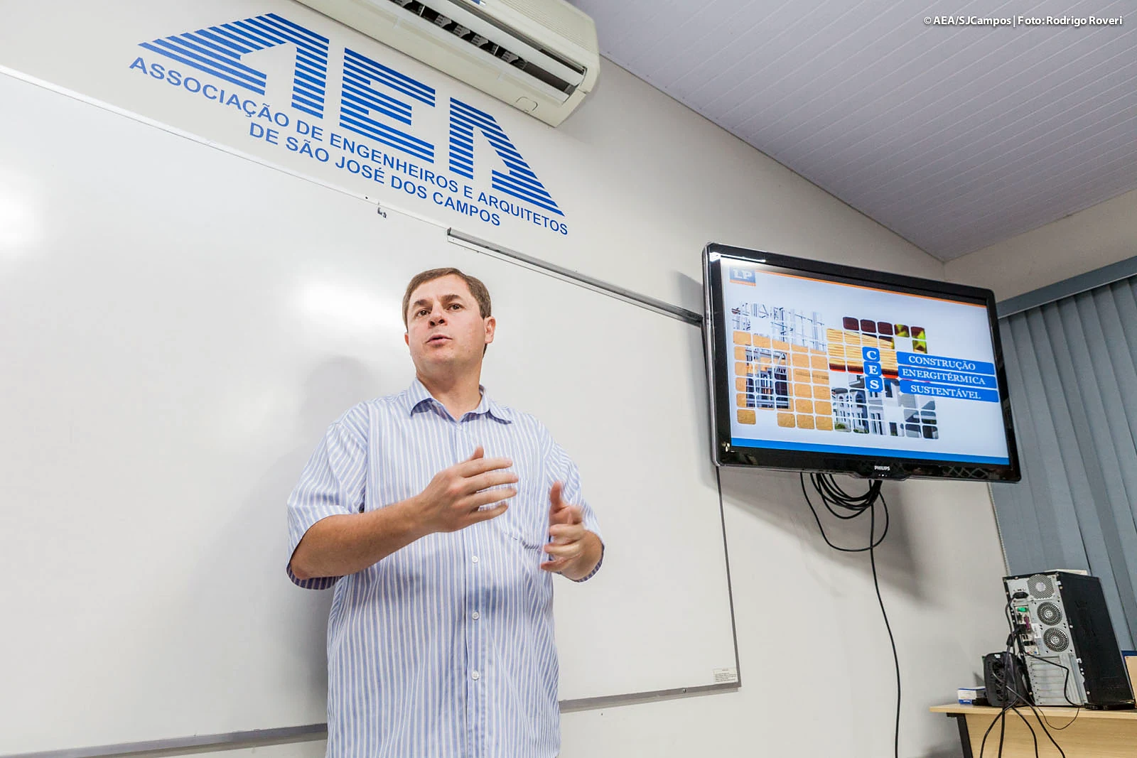 Pedro Gouveia durante a palestra na AEA/SJC em 2014.